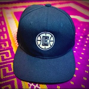 NBA LA CLIPPERS SNAPBACK HAT BLACK AND WHITE LOGO